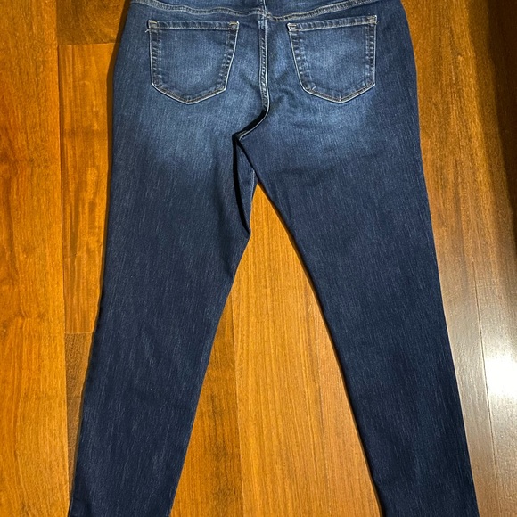 ❤️DARK WASH MATERNITY JEANS❤️ - Picture 5 of 7